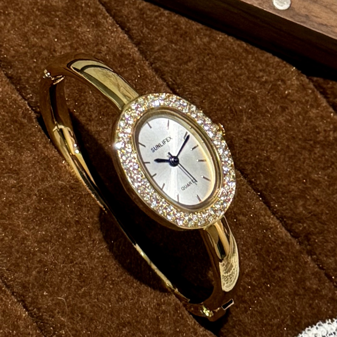 Quiet Luxury Watch - ラインストーンオーバルダイヤルバングル腕時計レディースクォーツブレスレットウォッチエレガントな女性時計女性の腕時計 Saati Relojes