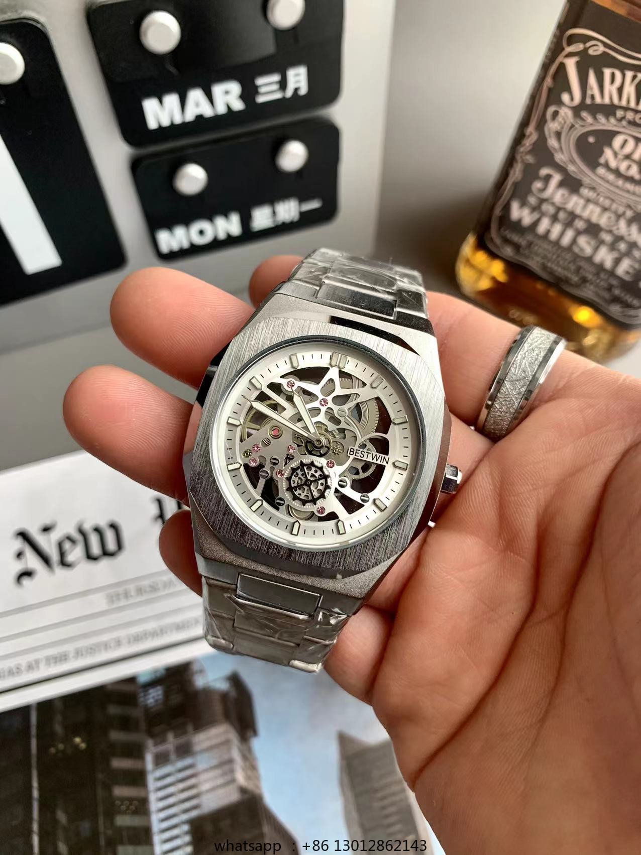 Luxury Watch Gold - スチール製防水パーソナライズド中空非機械式高級ゴールドグリーンクォーツ小型スクエアウォッチ