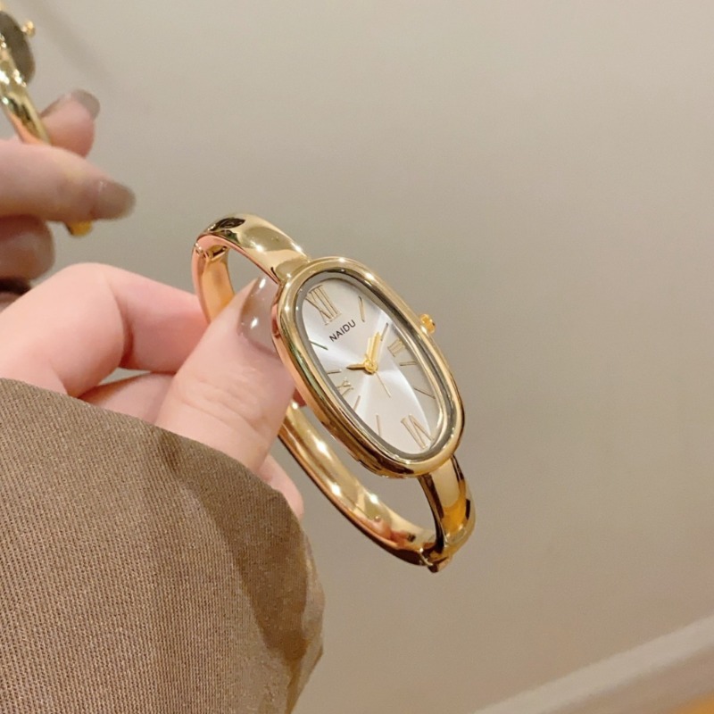 Luxury Watch Gold - ハイエンドの女性用ローマスケールクォーツ時計シンプルなゴールドブレスレットレディースウォッチオーバルダイヤル腕時計時計ドレスモントレファム