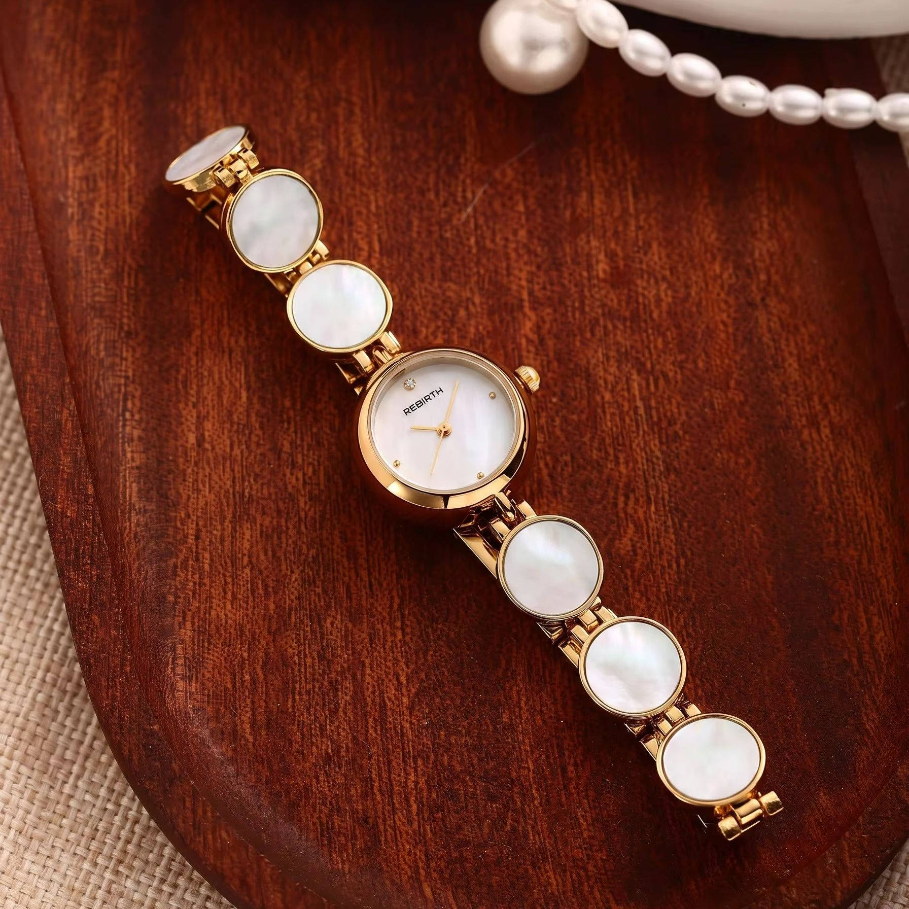 ラグジュアリースタイルの女性用クォーツ時計。丸いマザーオブパ - Luxury Watch Gold のレビューと価格