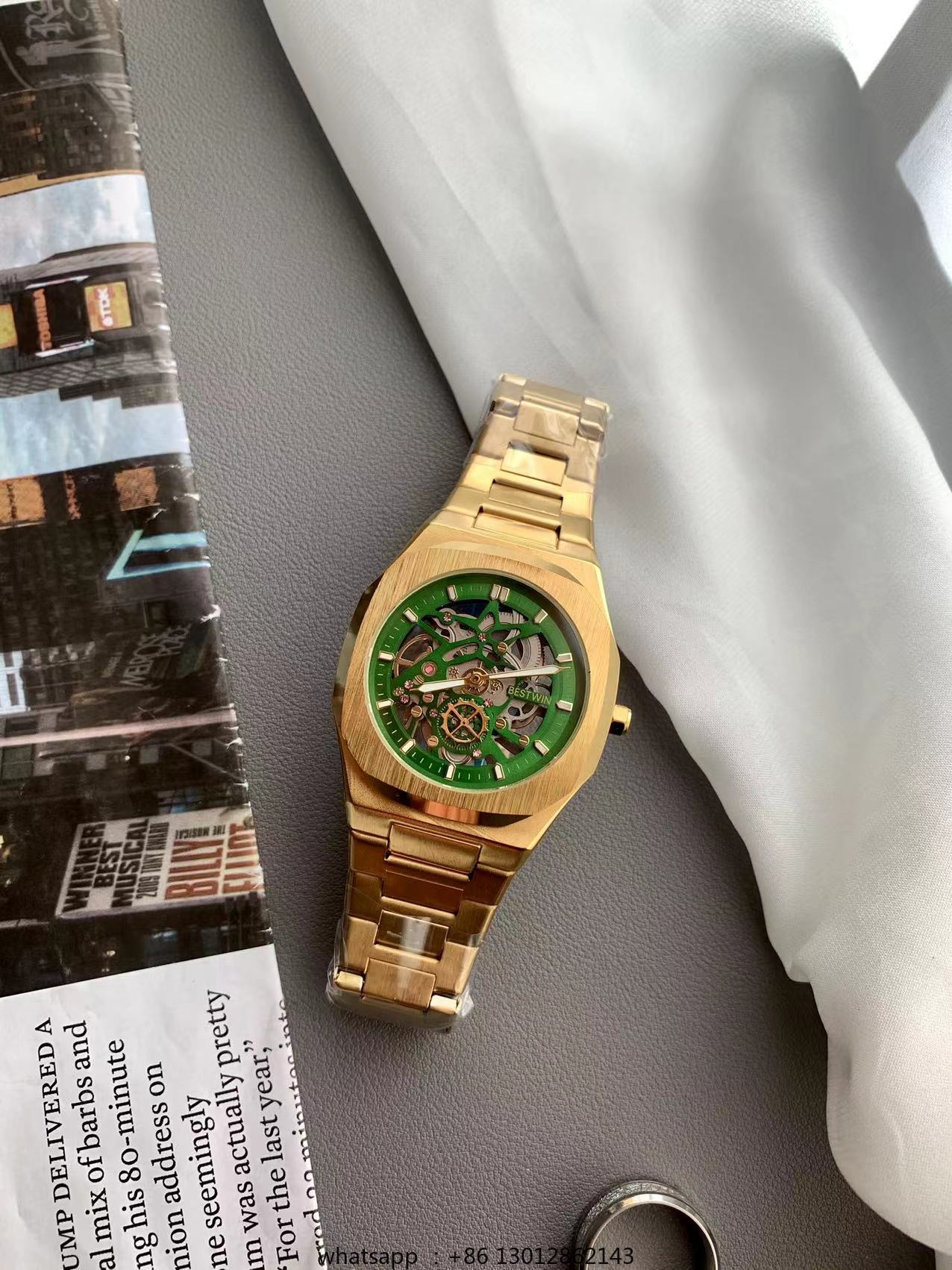 スチール製防水パーソナライズド中空非機械式高級ゴールドグリー - Luxury Watch Gold のレビューと価格