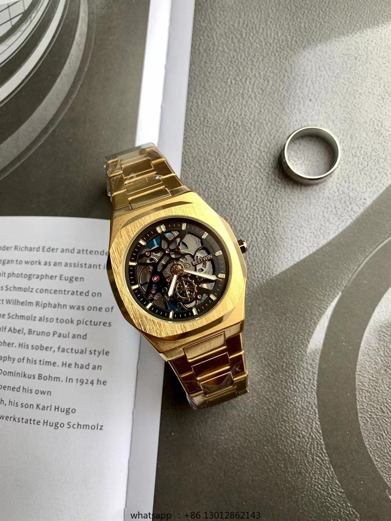 スチール製防水パーソナライズド中空非機械式高級ゴールドグリー - Luxury Watch Gold のレビューと価格