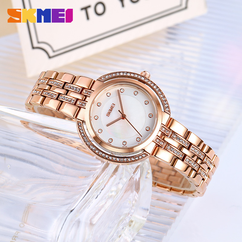レディースブレスレットクォーツ時計高級ラインストーンダイヤル - Luxury Watch For Women のレビューと価格