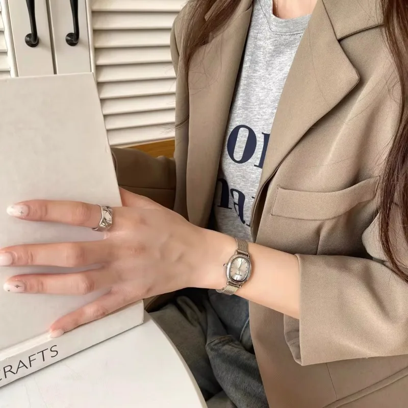 小さなオーバルダイヤルグリーン腕時計シンプルなステンレス鋼レ - Quiet Luxury Watch のレビューと価格