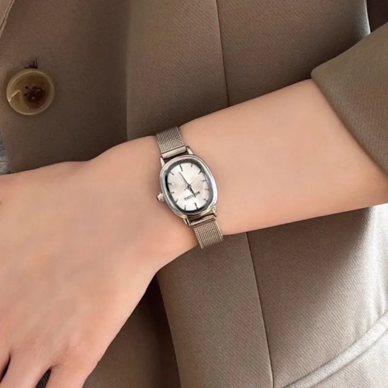 小さなオーバルダイヤルグリーン腕時計シンプルなステンレス鋼レ - Quiet Luxury Watch のレビューと価格